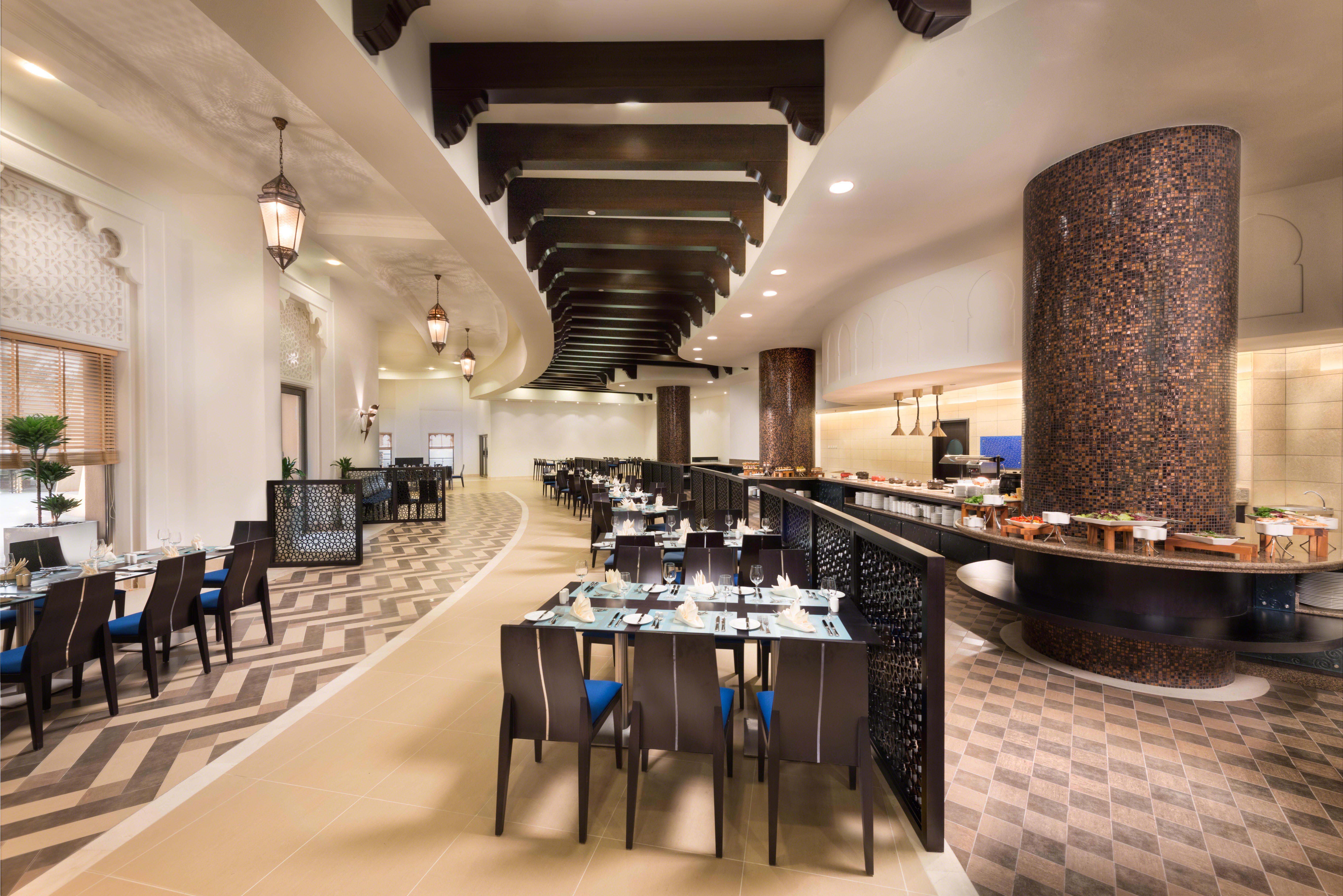 Bahi Ajman Palace Hotel Luaran gambar The restaurant
