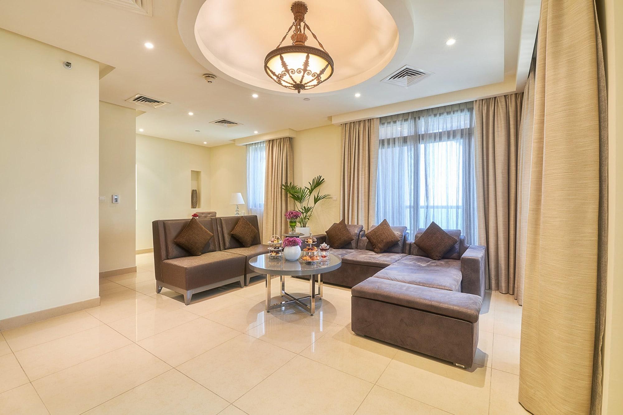 Bahi Ajman Palace Hotel Luaran gambar A living room in a suite at the hotel