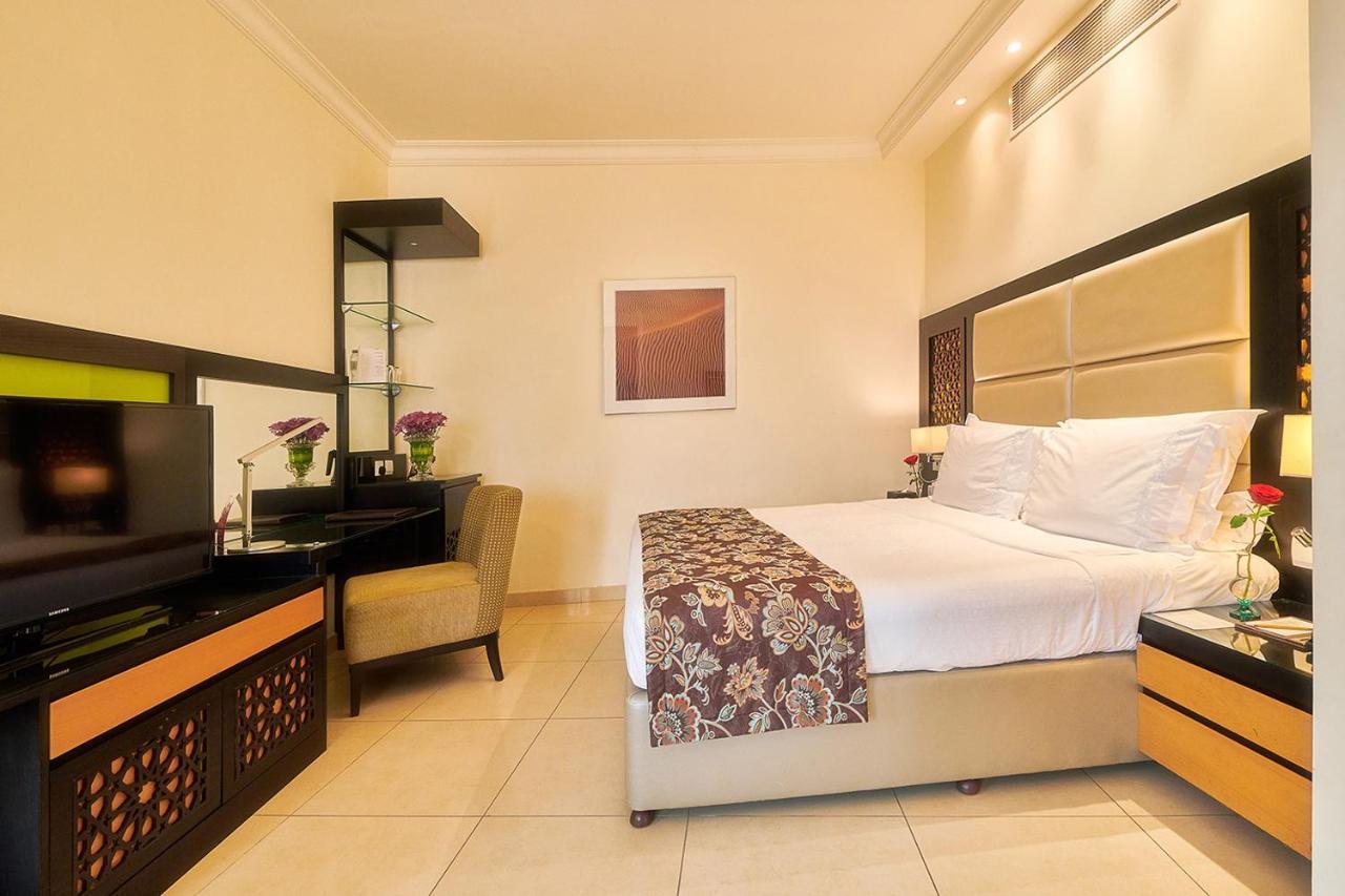 Bahi Ajman Palace Hotel Luaran gambar A room at the hotel
