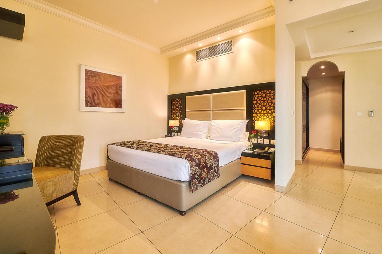 Bahi Ajman Palace Hotel Luaran gambar A room at the hotel